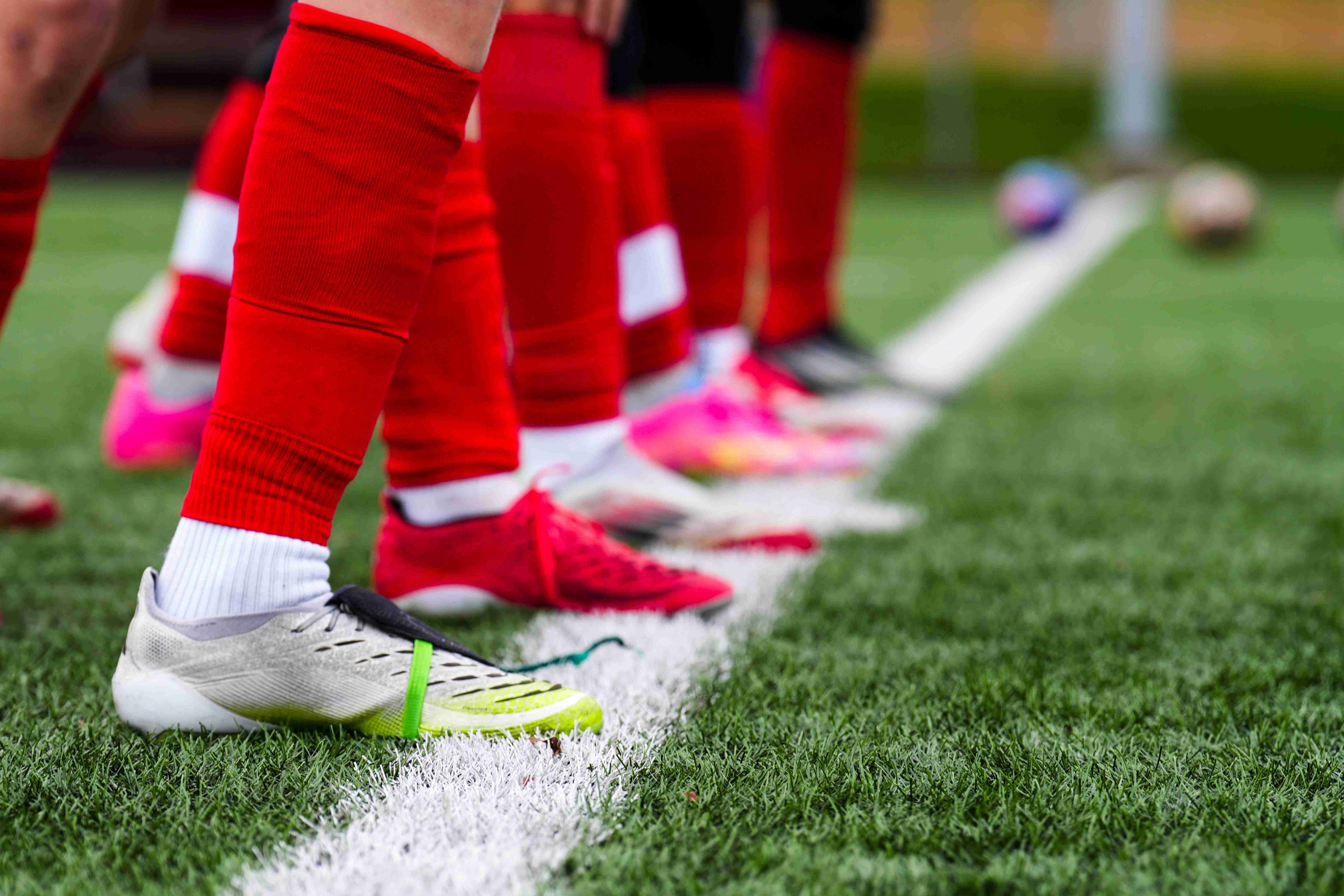 Fotballspillere på miljøvennlig kunstgressbane - ofte stilte spørsmål om Fotballens Miljøfond